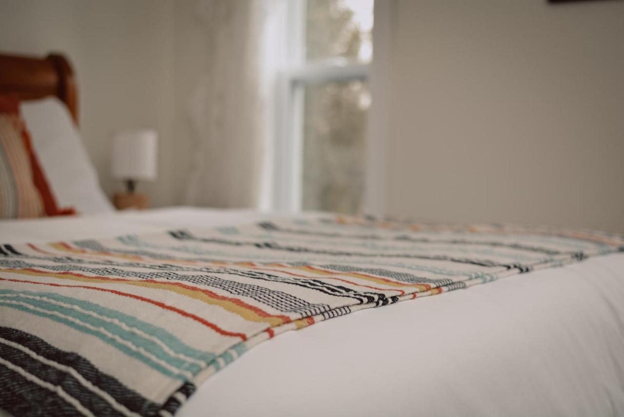 גראנד פולס-וינדזור Hill Road Manor Bed & Breakfast מראה חיצוני תמונה