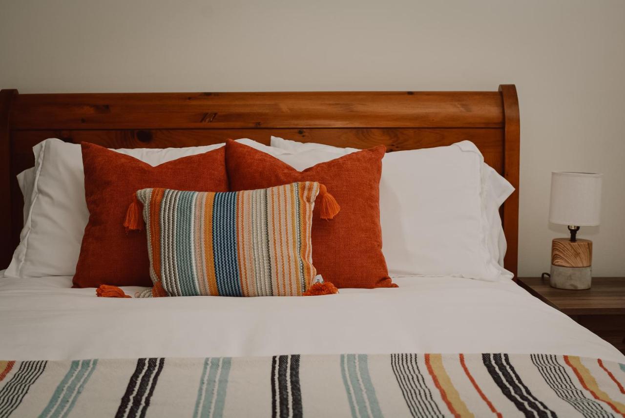 גראנד פולס-וינדזור Hill Road Manor Bed & Breakfast מראה חיצוני תמונה
